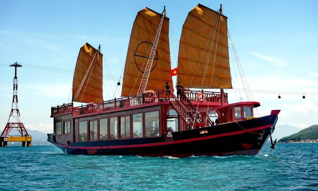 Emperor Cruise Nha Trang (1).jpg